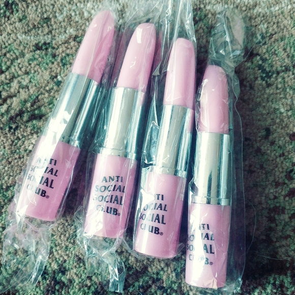 Anti social social club gloss..Pen - Picture 2 of 4